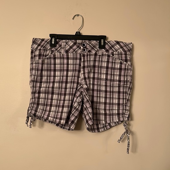 Rewind Juniors Plaid Y2K Boho Cargo Shorts w/ Floral Trim & Tie Hem | Size 15 - Picture 3 of 8